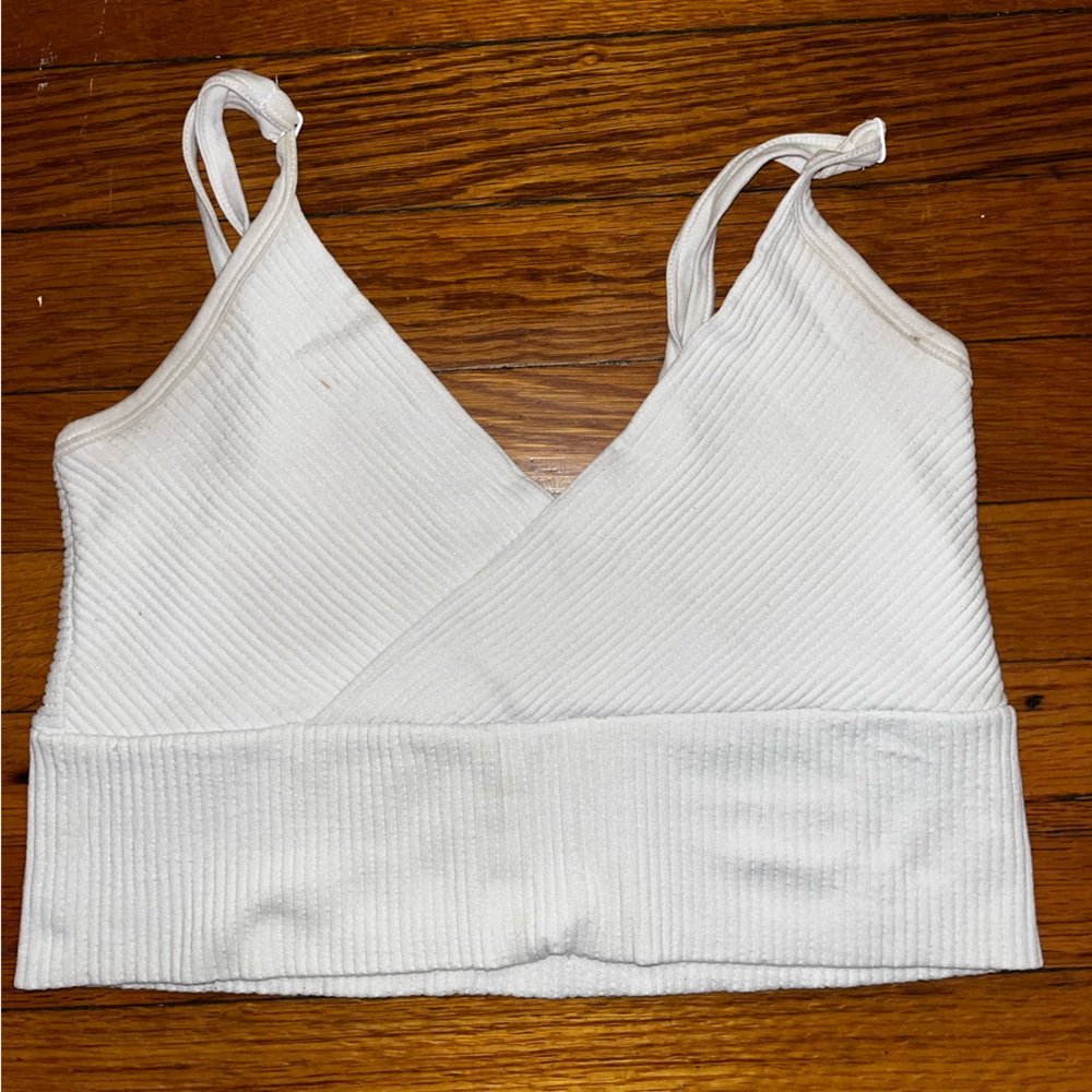M- forever 21 v neck strappy crop top